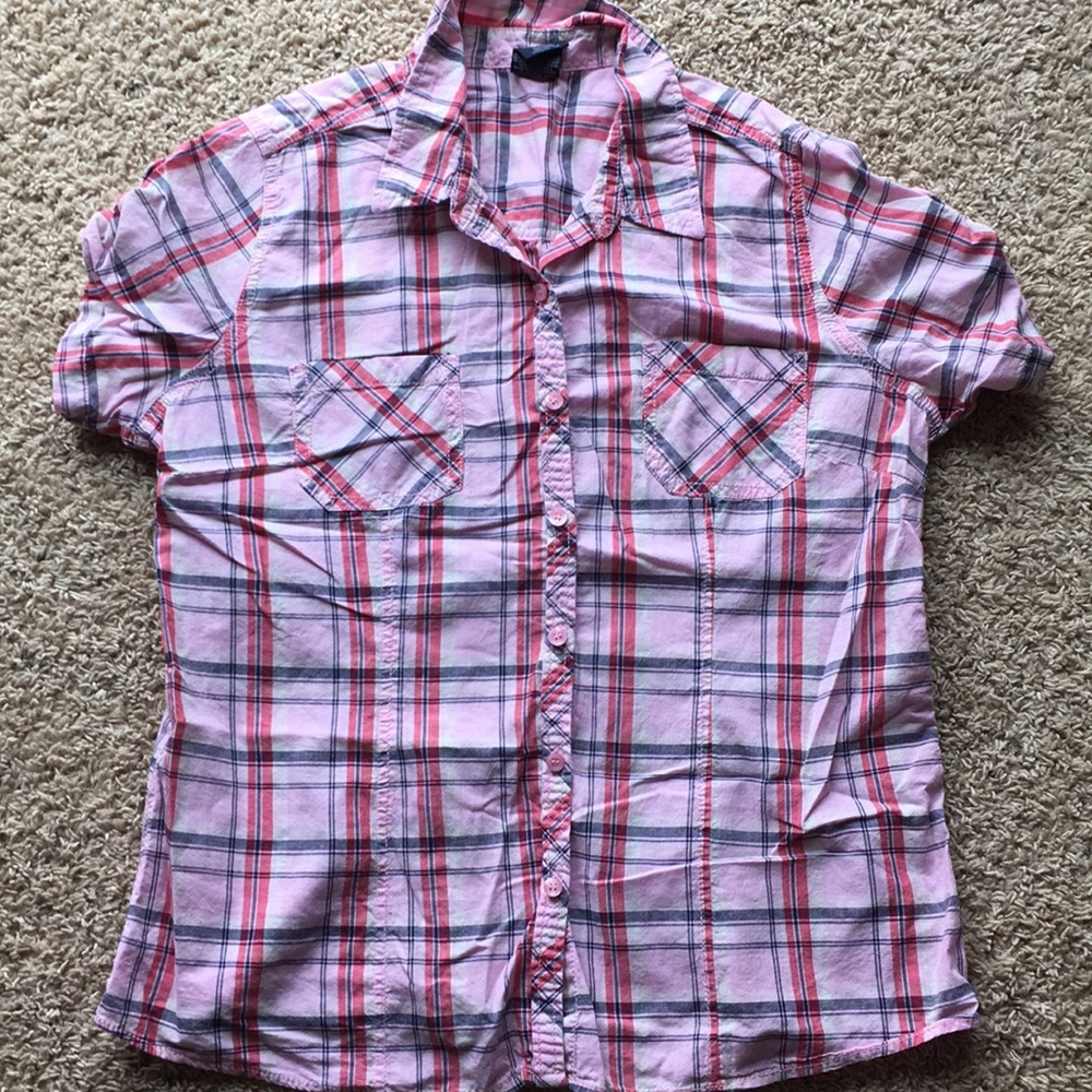 Short-sleeved shirt w/ front pockets